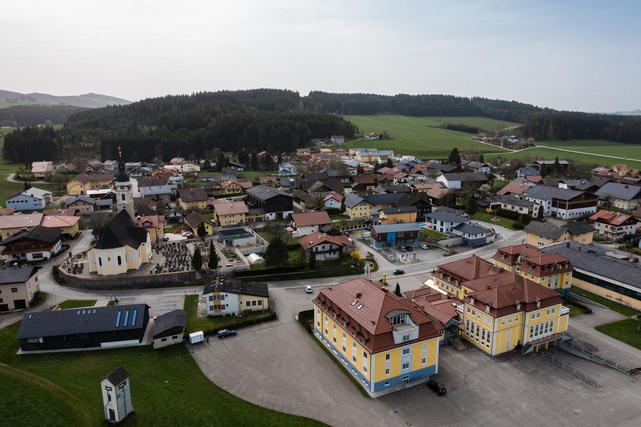 Gasthof Hotel Jaegerwirt Strasswalchen Zewnętrze zdjęcie